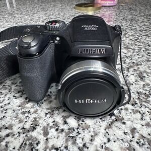 Fujifilm FinePix S Series S5700 7.1MP Digital Camera - Black Tested Works